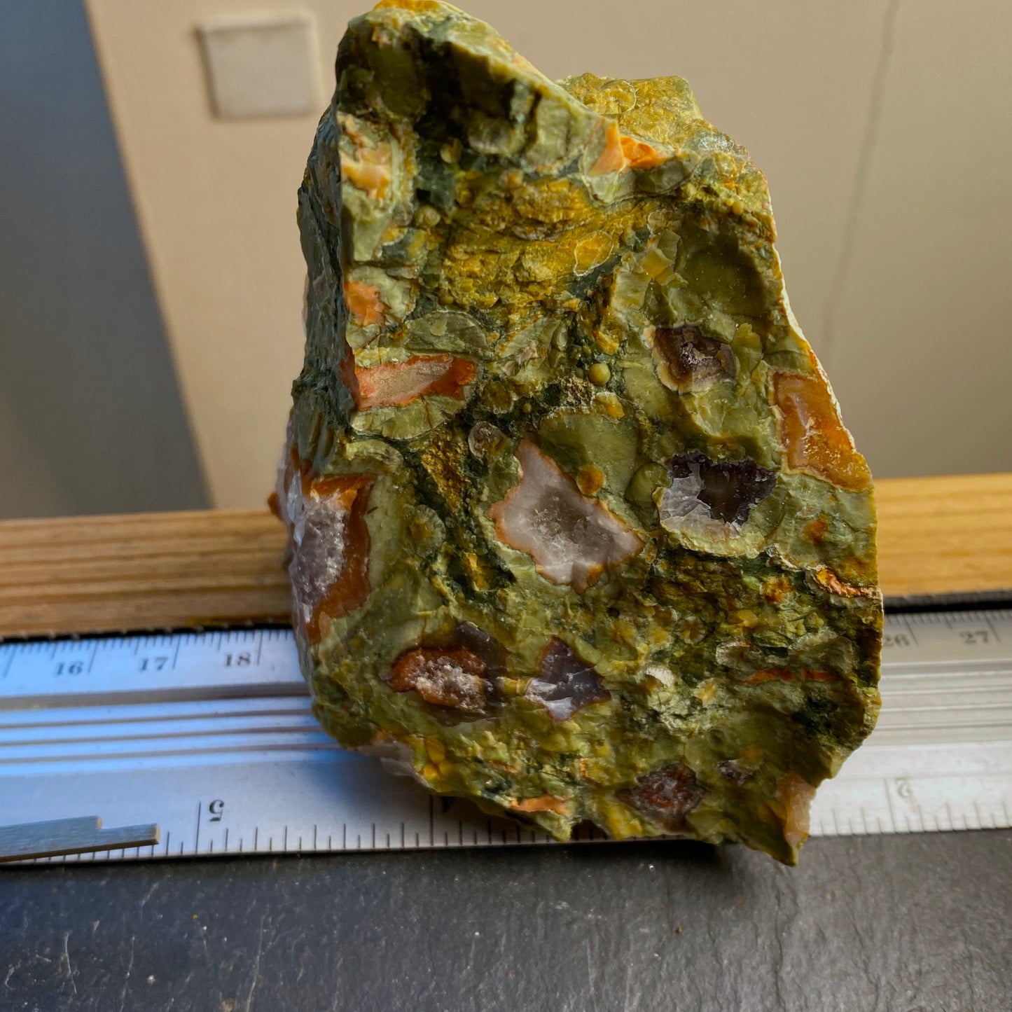 RHYOLITE JASPER, MOUNT HAY, QUEENSLAND, AUSTRALIA 300g MF1559