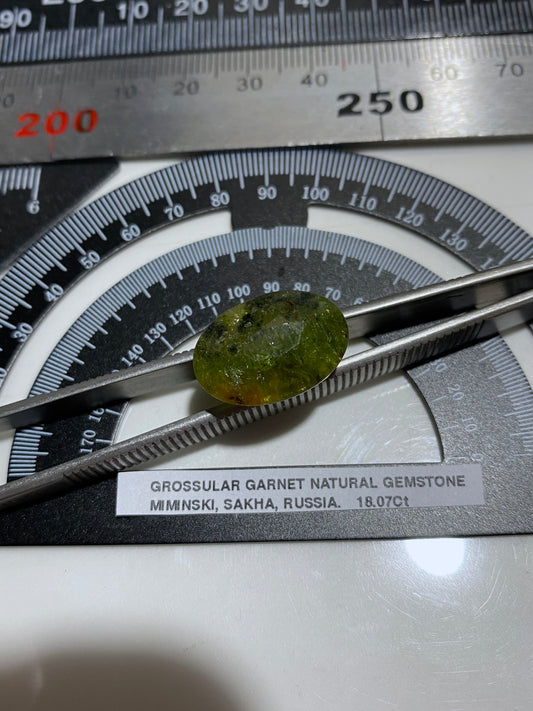 GROSSULAR GARNET NATURAL GEMSTONE : MIMINSKY, SAKHA, RUSSIA 18.07Ct MFG4840