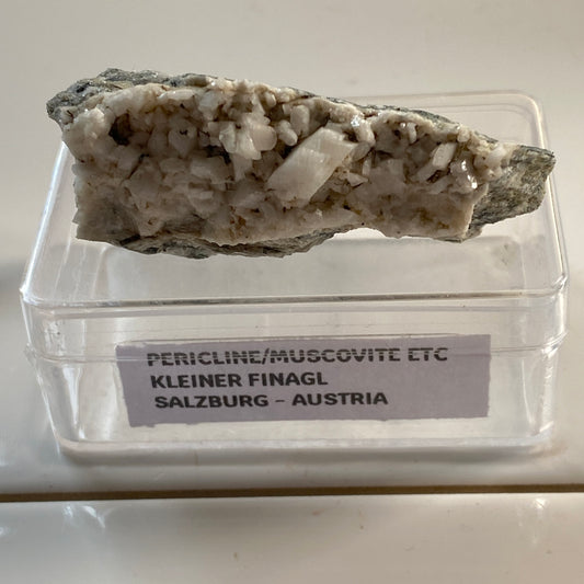 PERICLINE WITH MUSCOVITE - KLEINER FINAGL, AUSTRIA 30g MF2372