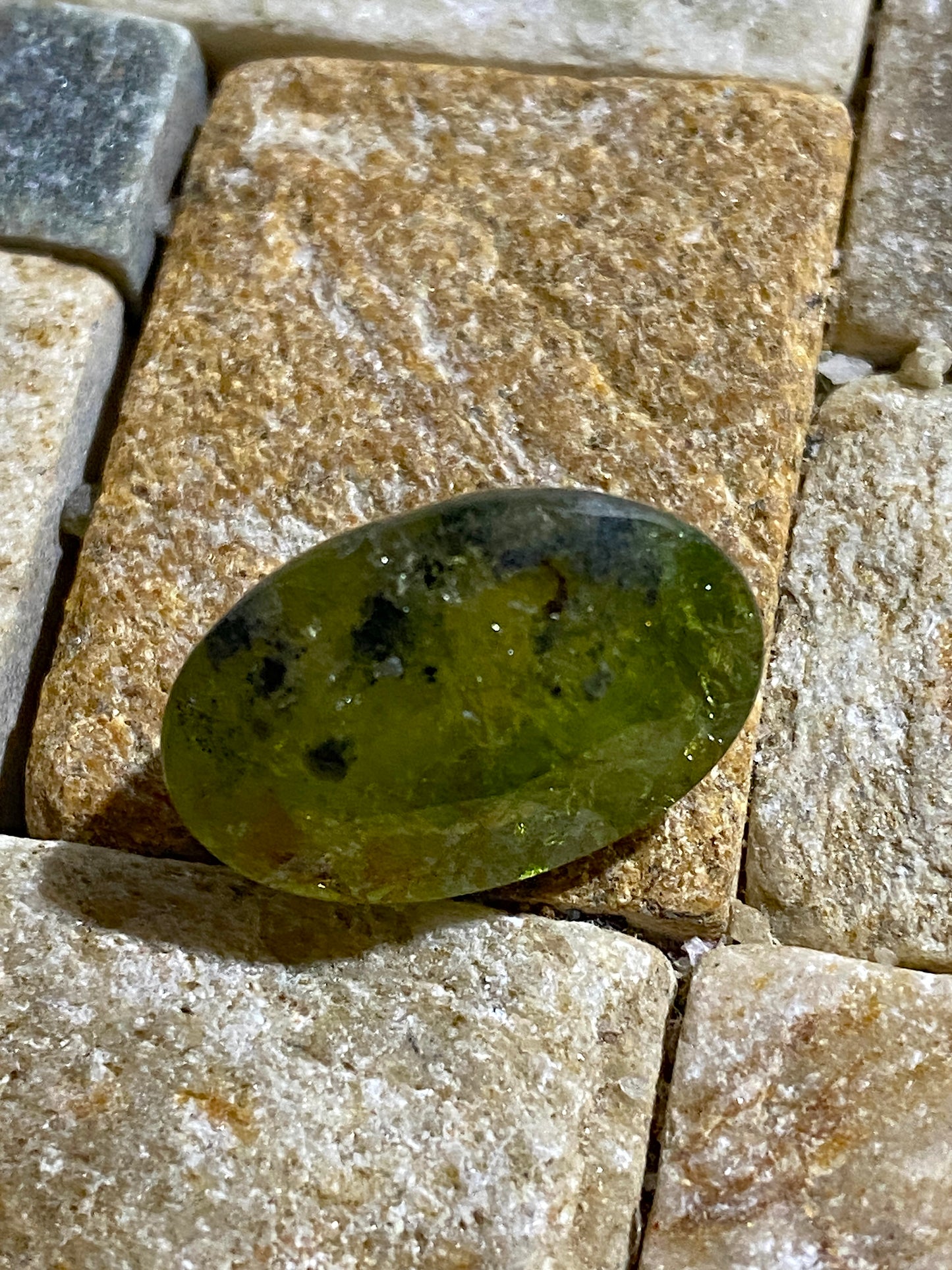 GROSSULAR GARNET NATURAL GEMSTONE : MIMINSKY, SAKHA, RUSSIA 18.07Ct MFG4840