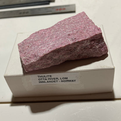 THULITE : OTTA RIVER, LOM, INNLANDET, NORWAY          75g. MF5491