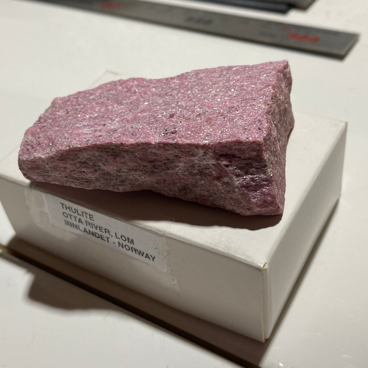 THULITE : OTTA RIVER, LOM, INNLANDET, NORWAY          75g. MF5491