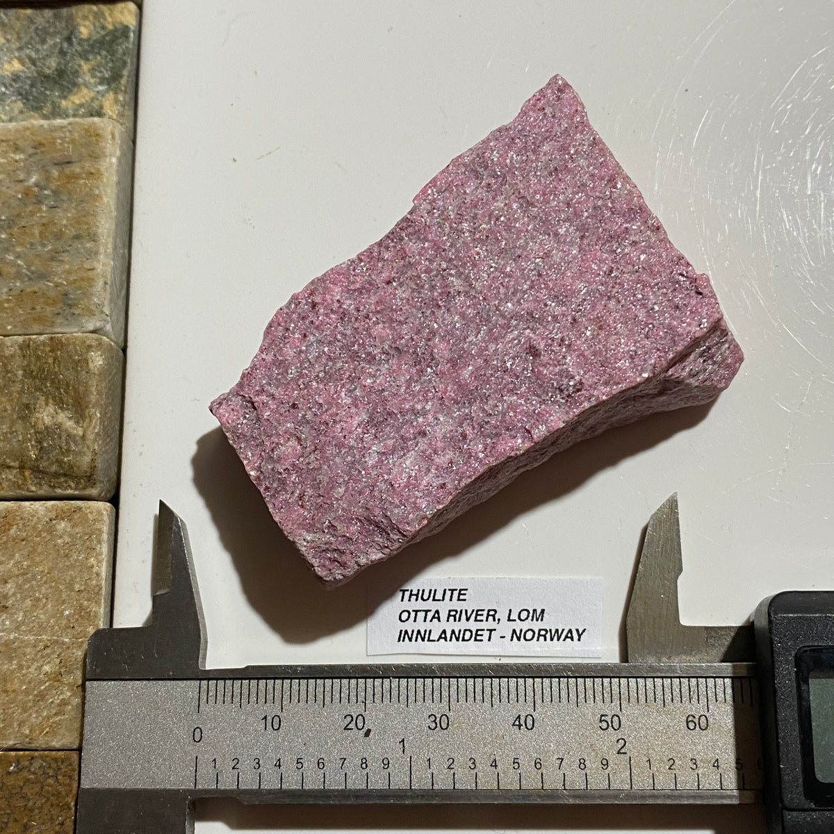 THULITE : OTTA RIVER, LOM, INNLANDET, NORWAY          75g. MF5491