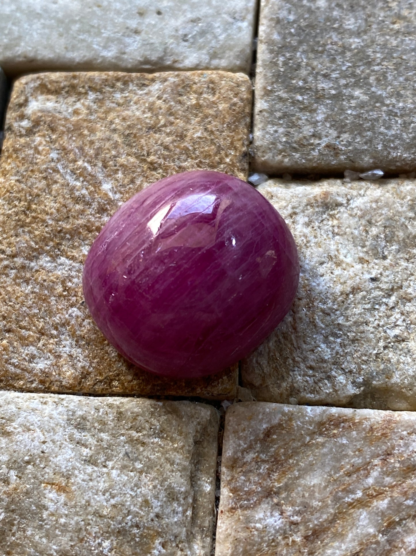 RUBY CORUNDUM NATURAL GEMSTONE : CHANTHABURI, THAILAND. 30.69Ct MFG4843