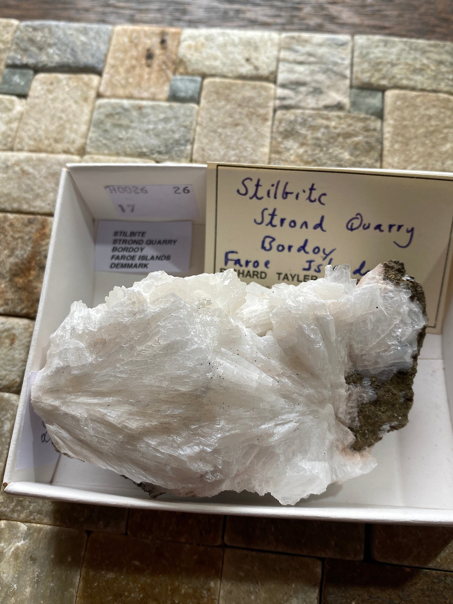 STILBITE : STROND QUARRY, BORDOY, FAROE ISLANDS, DENMARK. 149g MF4830