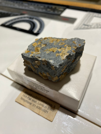 NARSARSUKITE : LOVOZERO MASSIF,  KOLA PENINSULA, RUSSIA  69g MF4833