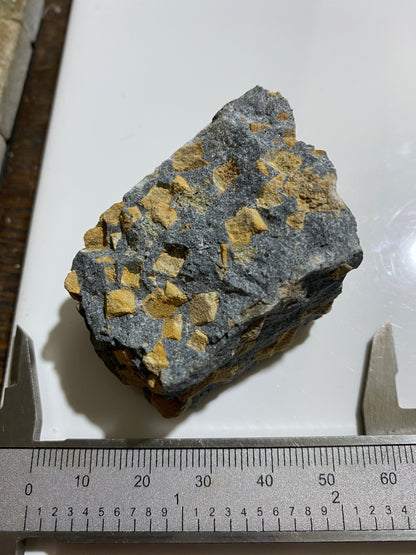 NARSARSUKITE : LOVOZERO MASSIF,  KOLA PENINSULA, RUSSIA  69g MF4833
