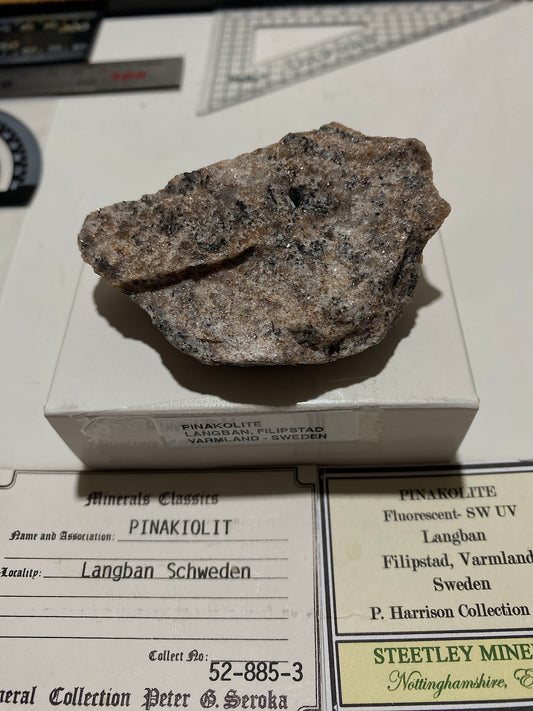 PINAKOLITE : LANGBAN, FILIPSTAD,VARMLAND, SWEDEN  60g MF4834