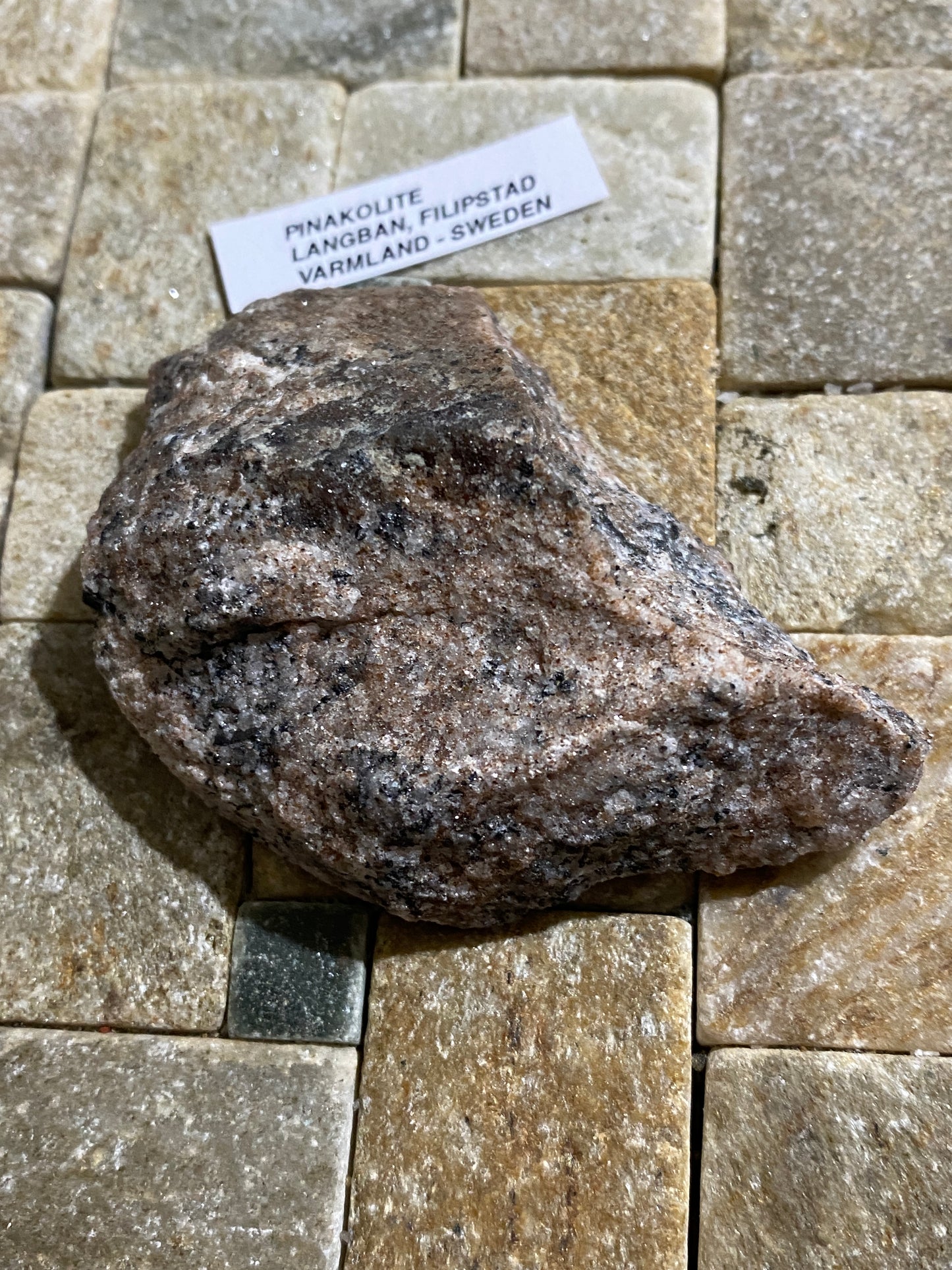 PINAKOLITE : LANGBAN, FILIPSTAD,VARMLAND, SWEDEN  60g MF4834