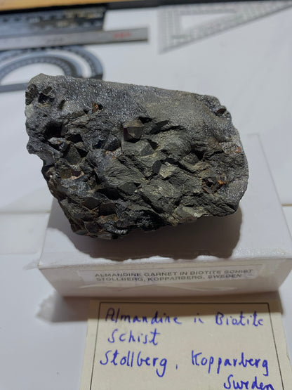 ALMANDINE IN BIOTITE SCHIST : STOLLBERG, KOPPARBERG, SWEDEN 127g. MF4835