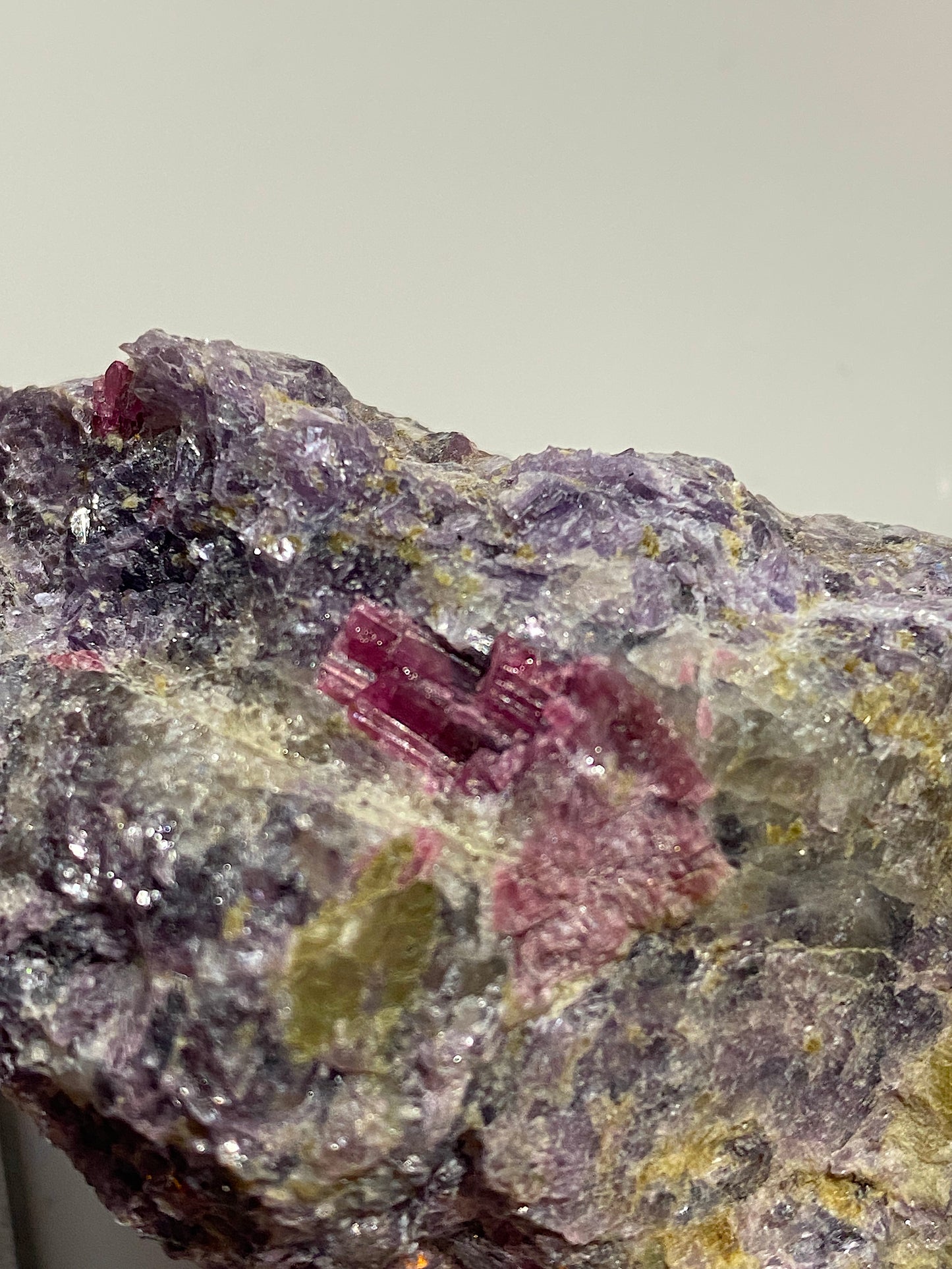 RUBELLITE TOURMALINE IN LEPIDOLITE [ETC] : HAAPALUOMA PEGMATITE, FINLAND  95g MF4836
