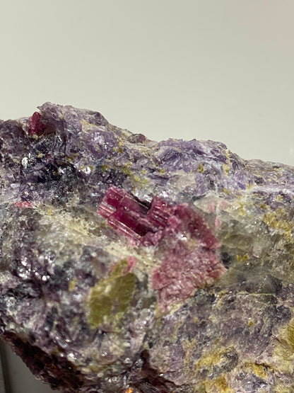 RUBELLITE TOURMALINE IN LEPIDOLITE [ETC] : HAAPALUOMA PEGMATITE, FINLAND  95g MF4836