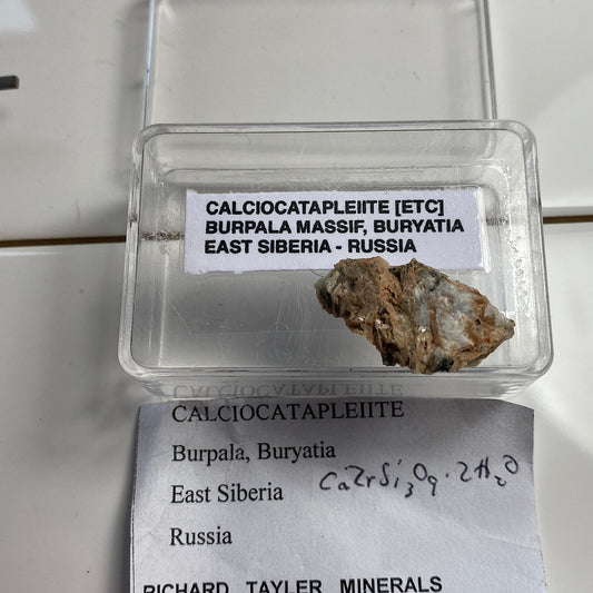 CALCIOCATAPLEIITE - BURPALA MASSIF, RUSSIA. 2g. MF2385