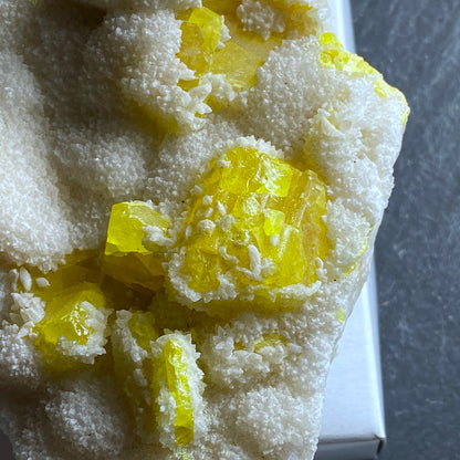 SULPHUR WITH CALCITE BEAUTIFUL LARGE SPECIMEN FROM SICILY LARGE 910g MF1569