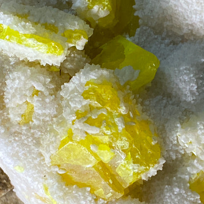 SULPHUR WITH CALCITE BEAUTIFUL LARGE SPECIMEN FROM SICILY LARGE 910g MF1569