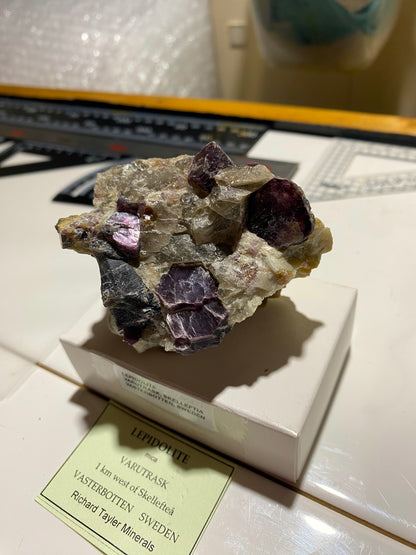 LEPIDOLITE : VARUTRASK, SKELLEFTIA, VASTERBOTTN. SWEDEN 149g MF4839