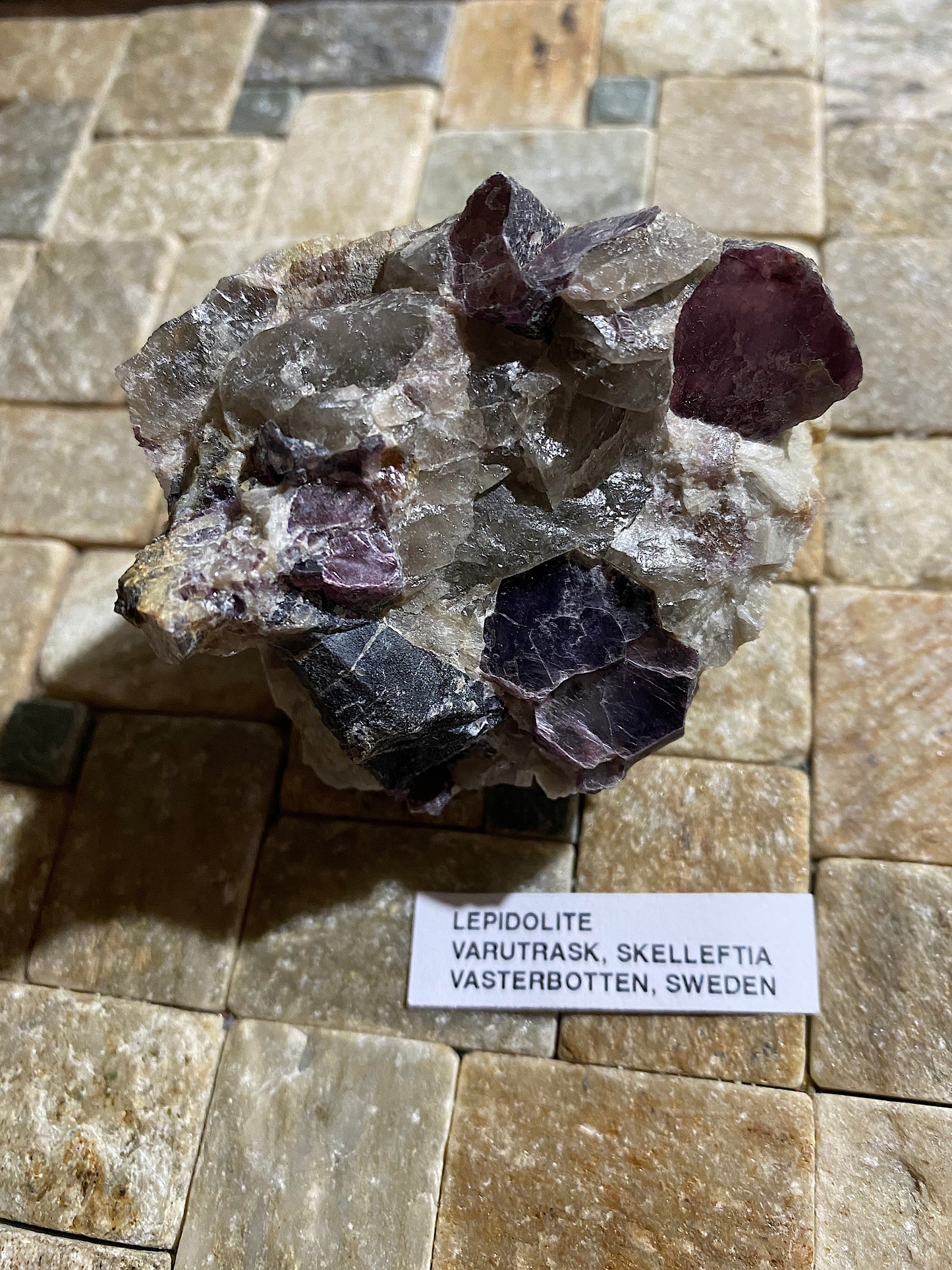 LEPIDOLITE : VARUTRASK, SKELLEFTIA, VASTERBOTTN. SWEDEN 149g MF4839