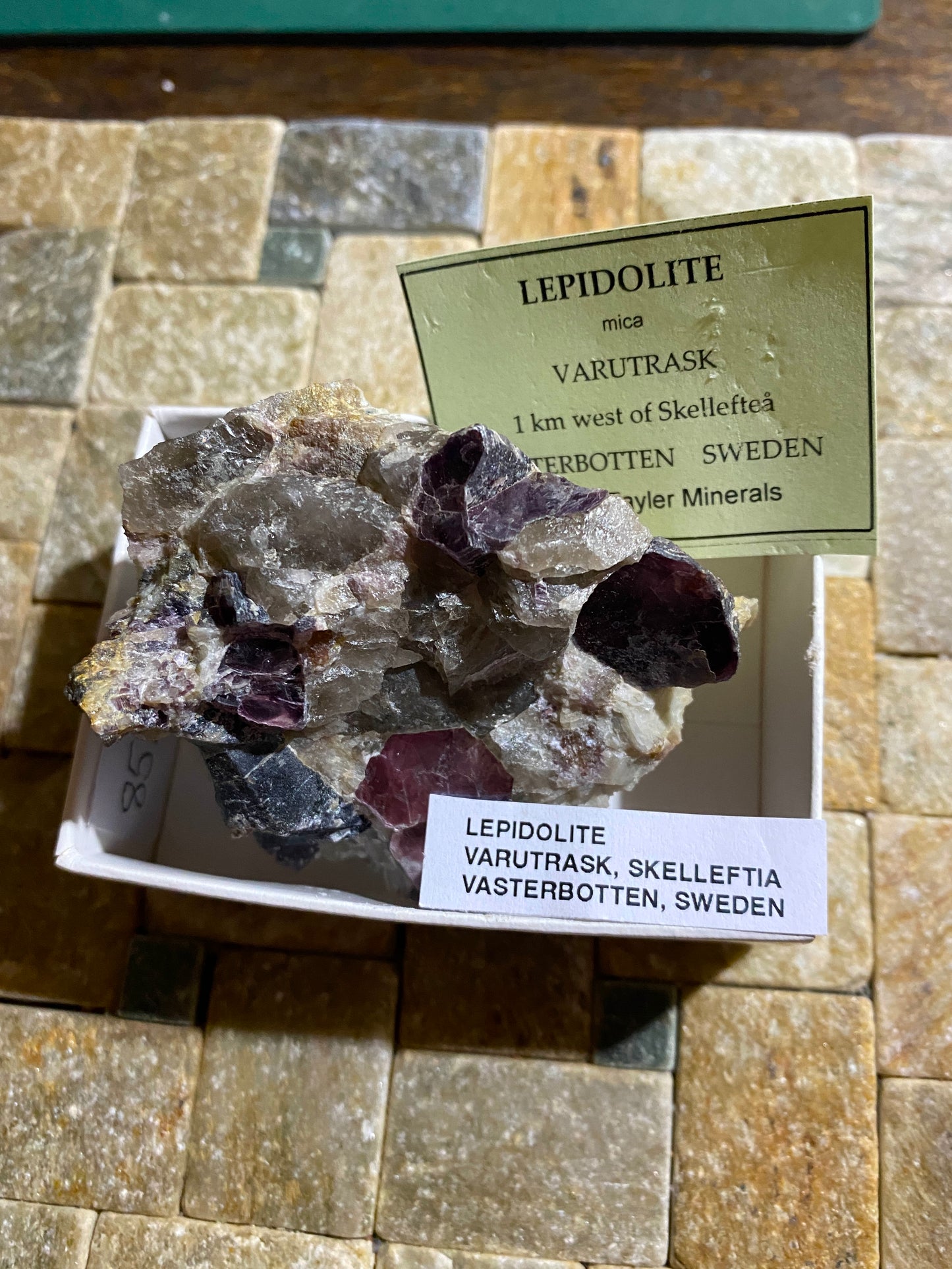 LEPIDOLITE : VARUTRASK, SKELLEFTIA, VASTERBOTTN. SWEDEN 149g MF4839
