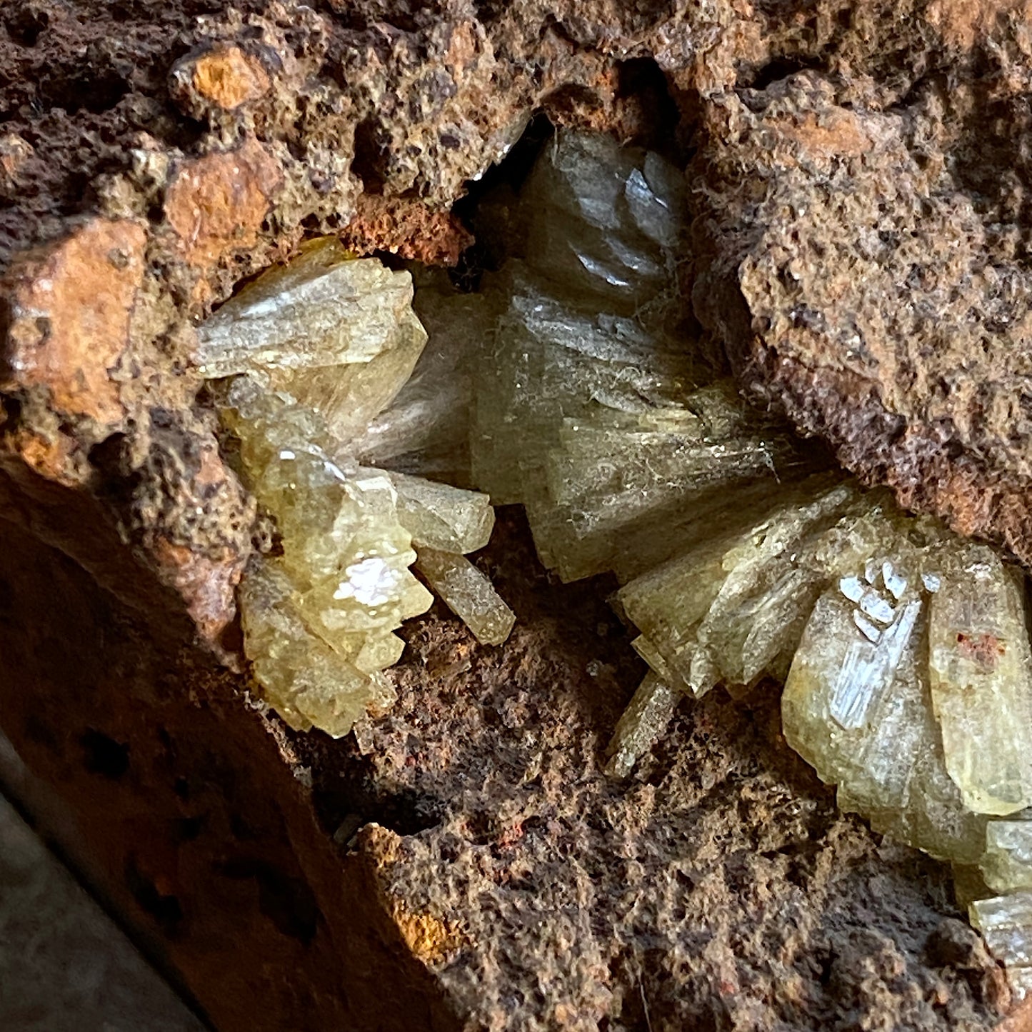 ADAMITE IN LIMONITE MATRIX - OJUELA MINE, MEXICO. 45g MF2132