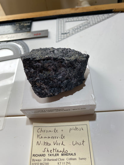 CHROMITE/KAMMERERITE : NIKKA VORD, UNST, SHETLAND, SCOTLAND 193g MF4844