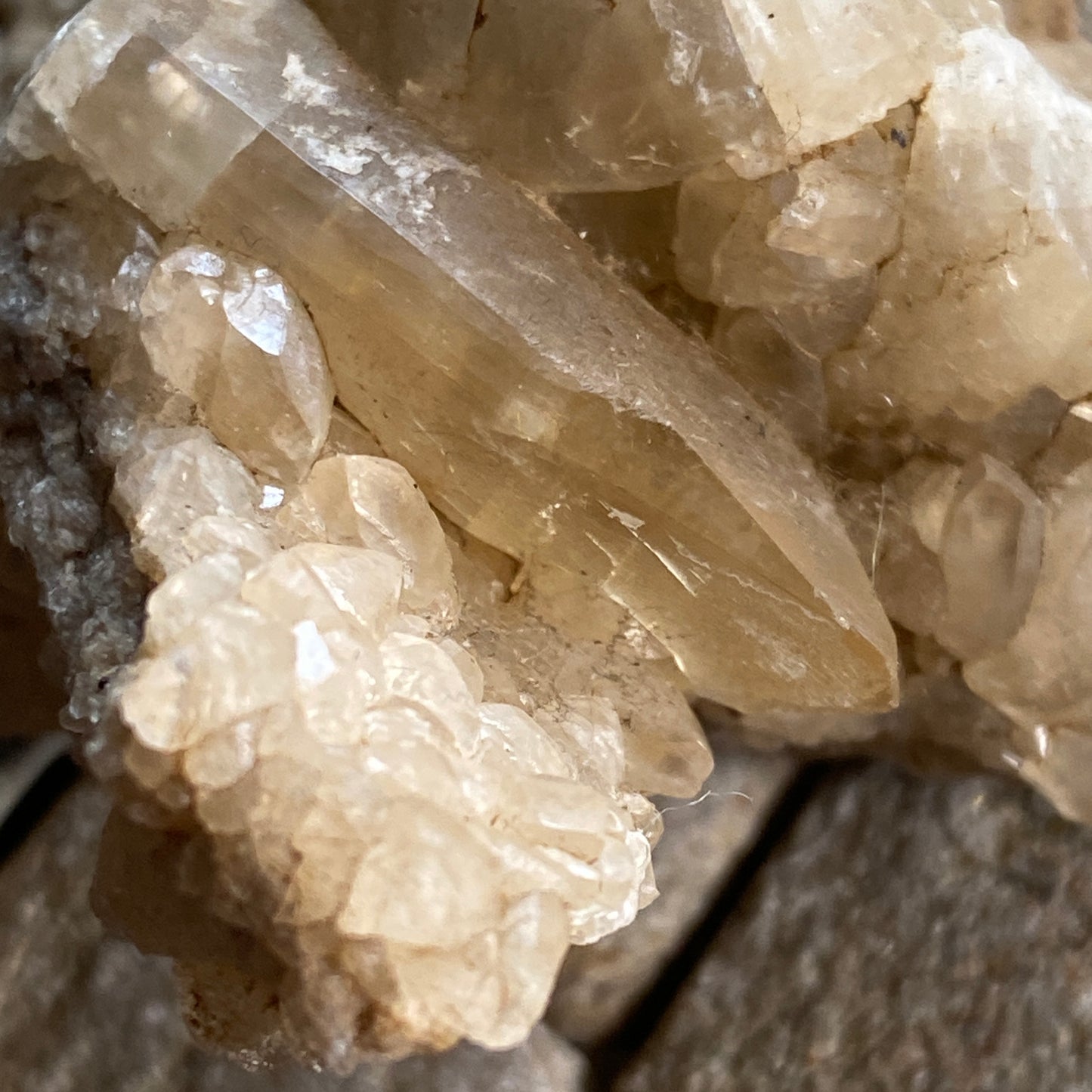 CALCITE - TON MAWR QUARRY, PENTYRCH, WALES. 90g MF2130