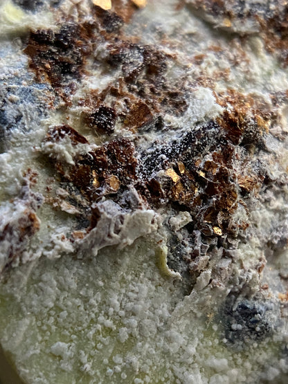 PYROAURITE ON SERPENTINE :NIKKA VORD, UNST,SHETLAND, SCOTLAND 28g MF4845