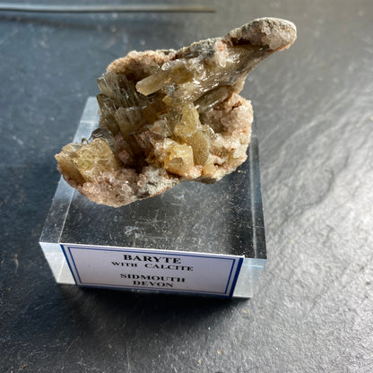 BARYTE ON CALCITE, PEAK HILL, SIDMOUTH, DEVON, ENGLAND. MF1573