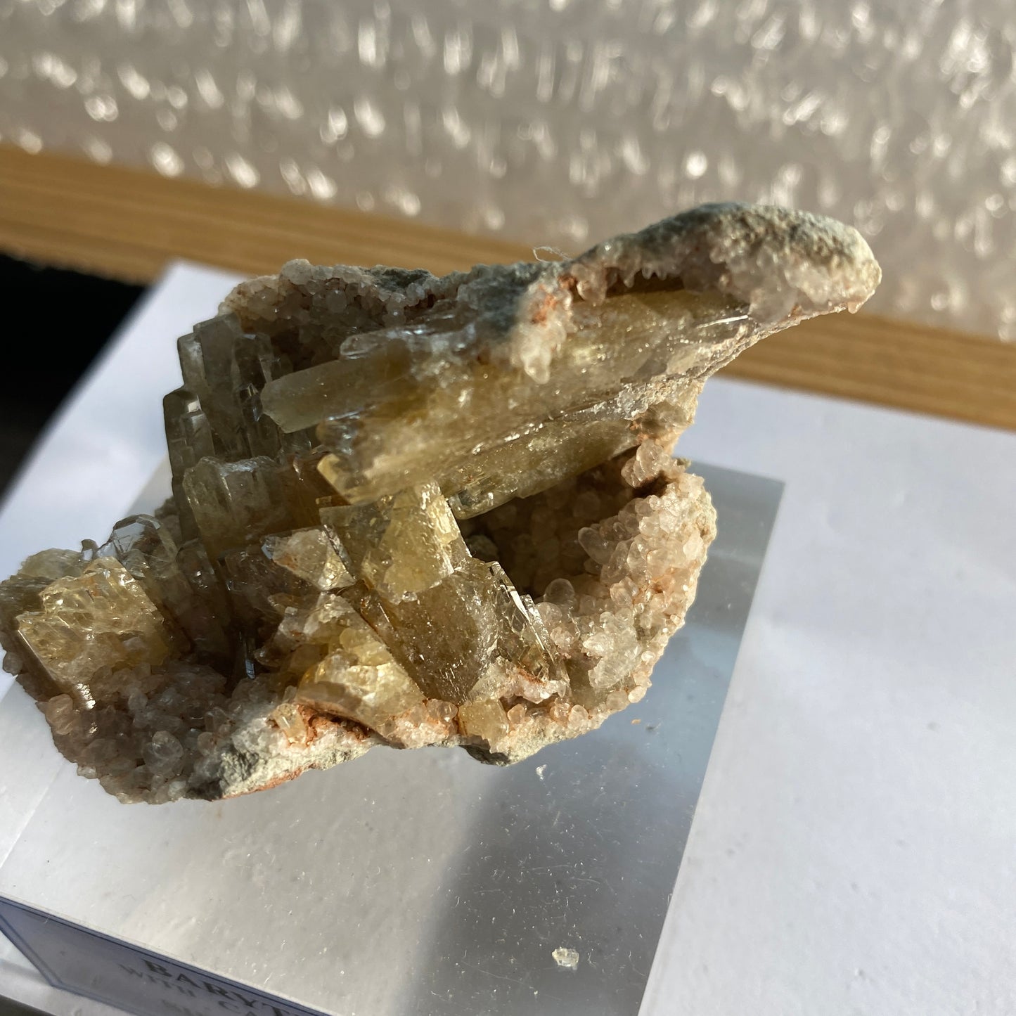 BARYTE ON CALCITE, PEAK HILL, SIDMOUTH, DEVON, ENGLAND. MF1573