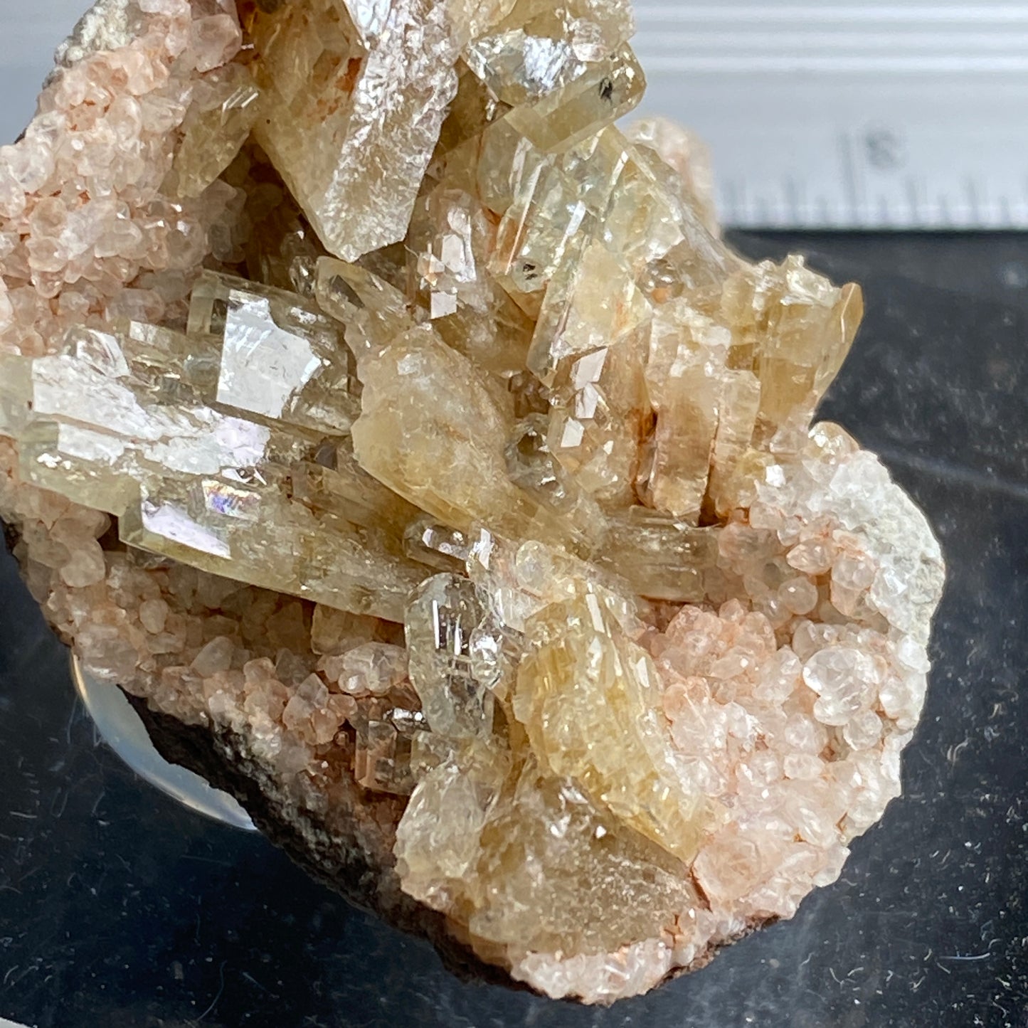 BARYTE ON CALCITE, PEAK HILL, SIDMOUTH, DEVON, ENGLAND. MF1573