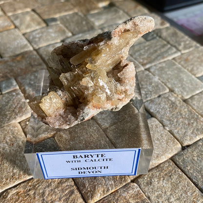 BARYTE ON CALCITE, PEAK HILL, SIDMOUTH, DEVON, ENGLAND. MF1573