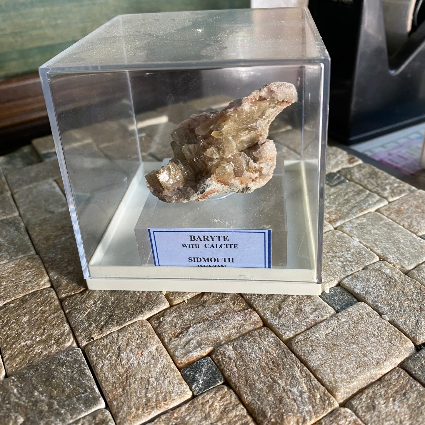 BARYTE ON CALCITE, PEAK HILL, SIDMOUTH, DEVON, ENGLAND. MF1573