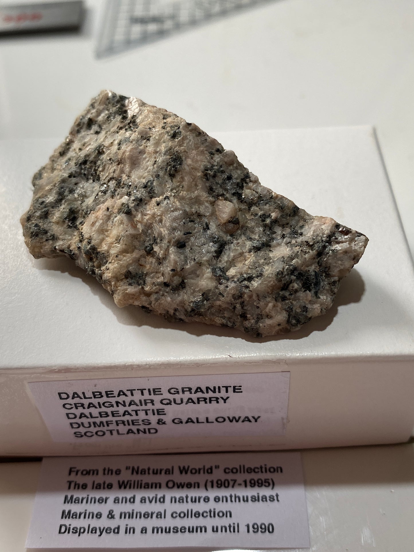 DALBEATTIE GRANITE : CRAIGNAIR QUARRY, DALBEATTIE, SCOTLAND  22g MF4847