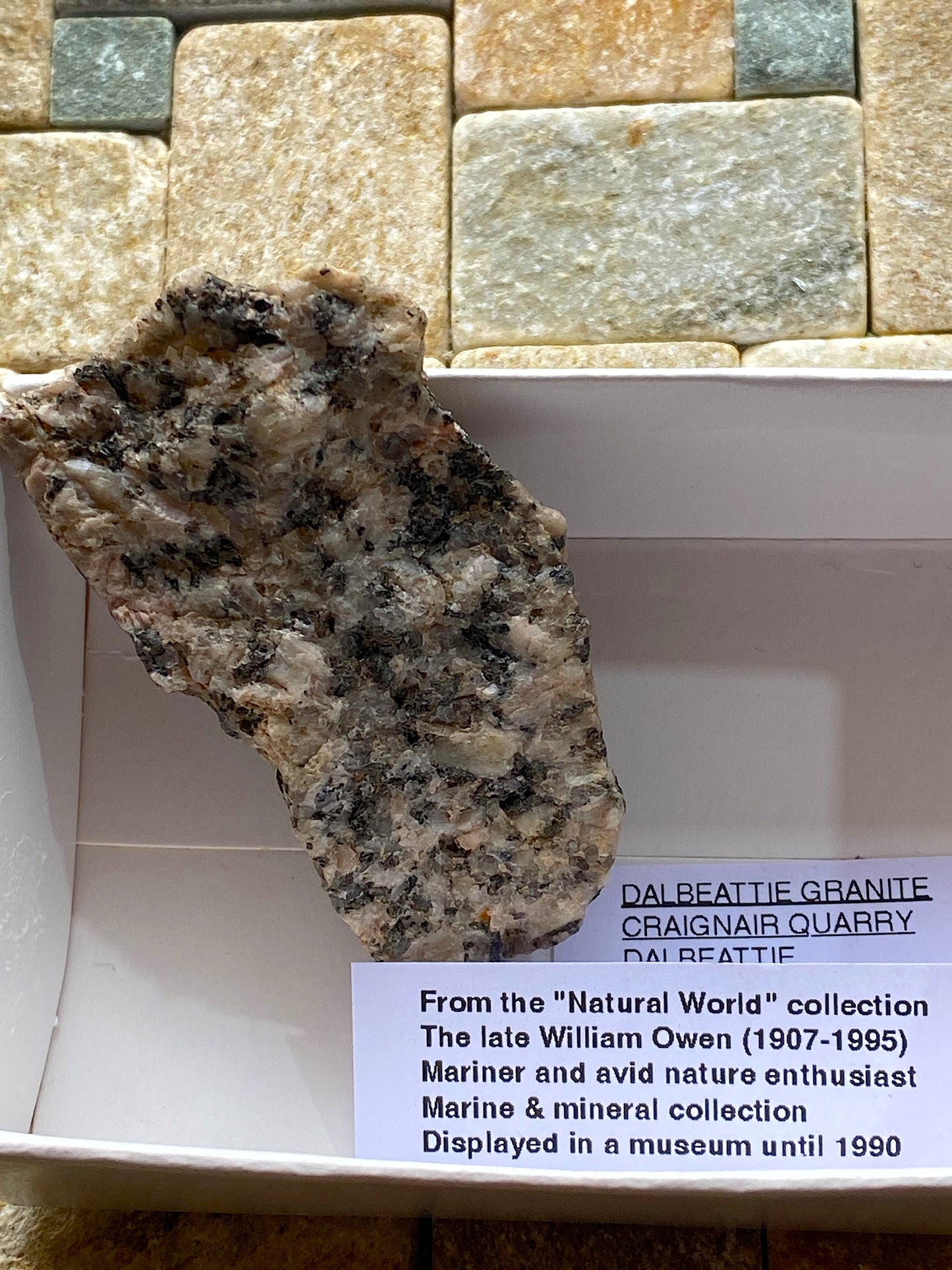 DALBEATTIE GRANITE : CRAIGNAIR QUARRY, DALBEATTIE, SCOTLAND  22g MF4847
