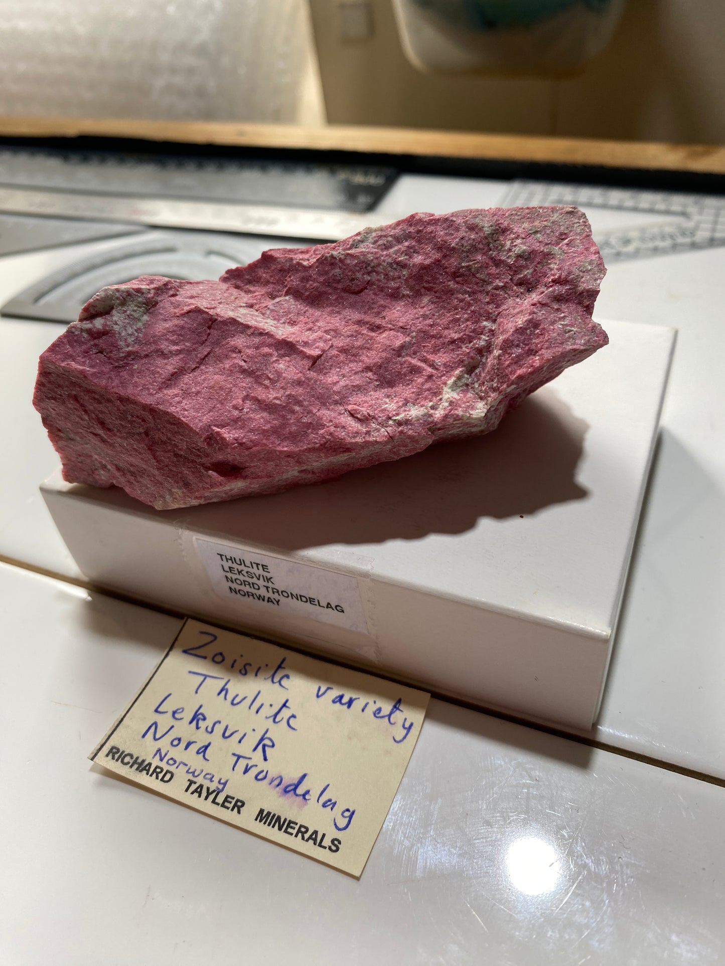 THULITE : LEKSVIK, NORD TRONDELAG, NORWAY. 190g MF4848
