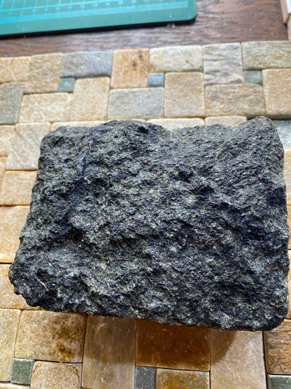 PICRITE : INCHCOLM ISLAND, FIRTH OF FORTH, SCOTLAND  657g MF4855