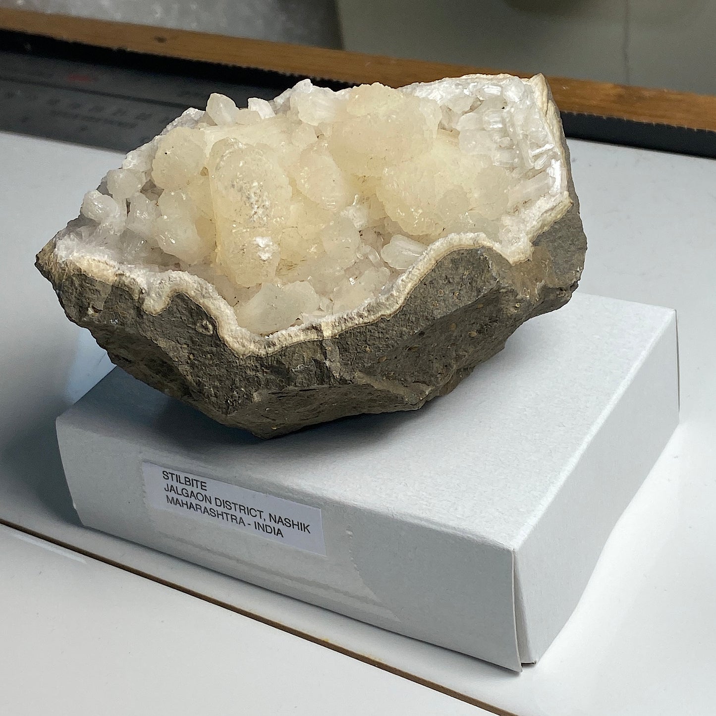 STILBITE GEODE - JALGAON DISTRICT, NASHIK, MAHARASHTRA, INDIA LARGE 380g MF2123