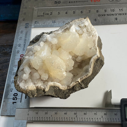 STILBITE GEODE - JALGAON DISTRICT, NASHIK, MAHARASHTRA, INDIA LARGE 380g MF2123