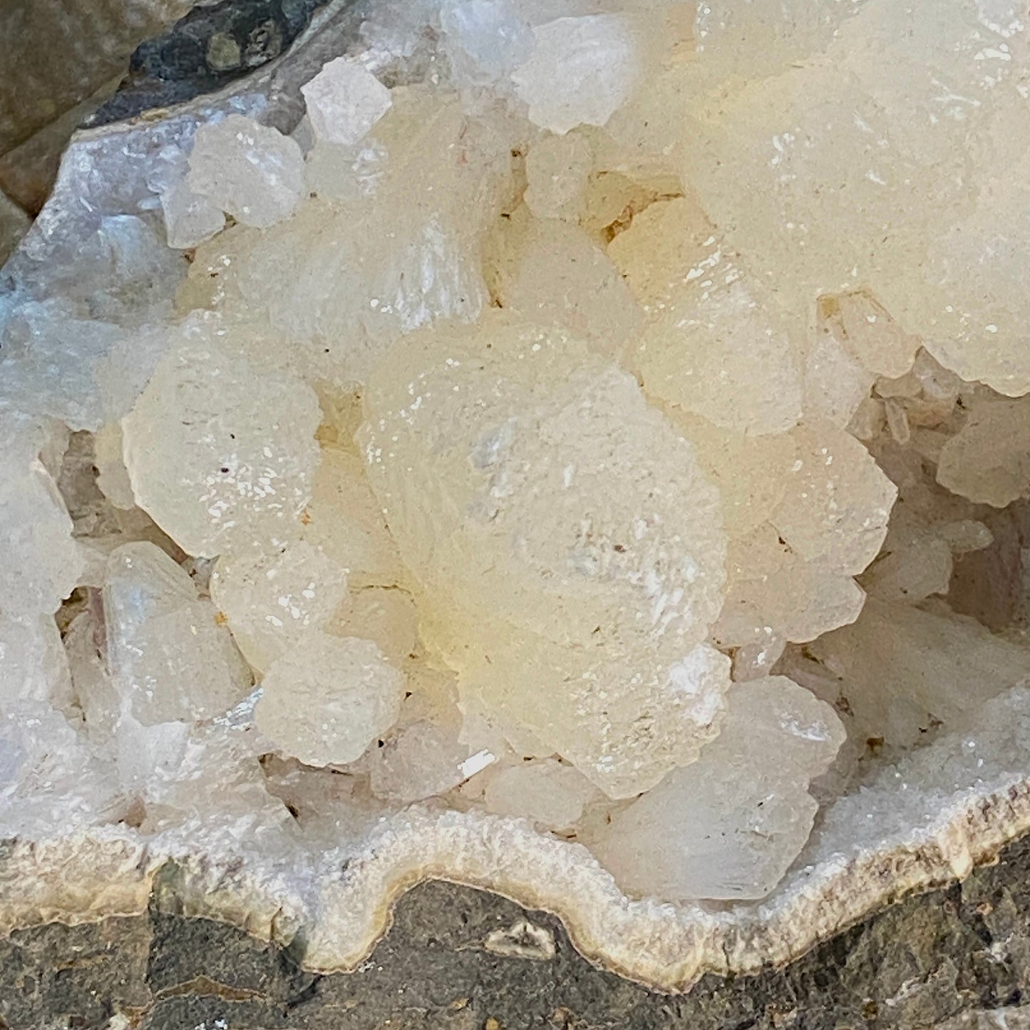 STILBITE GEODE - JALGAON DISTRICT, NASHIK, MAHARASHTRA, INDIA LARGE 380g MF2123