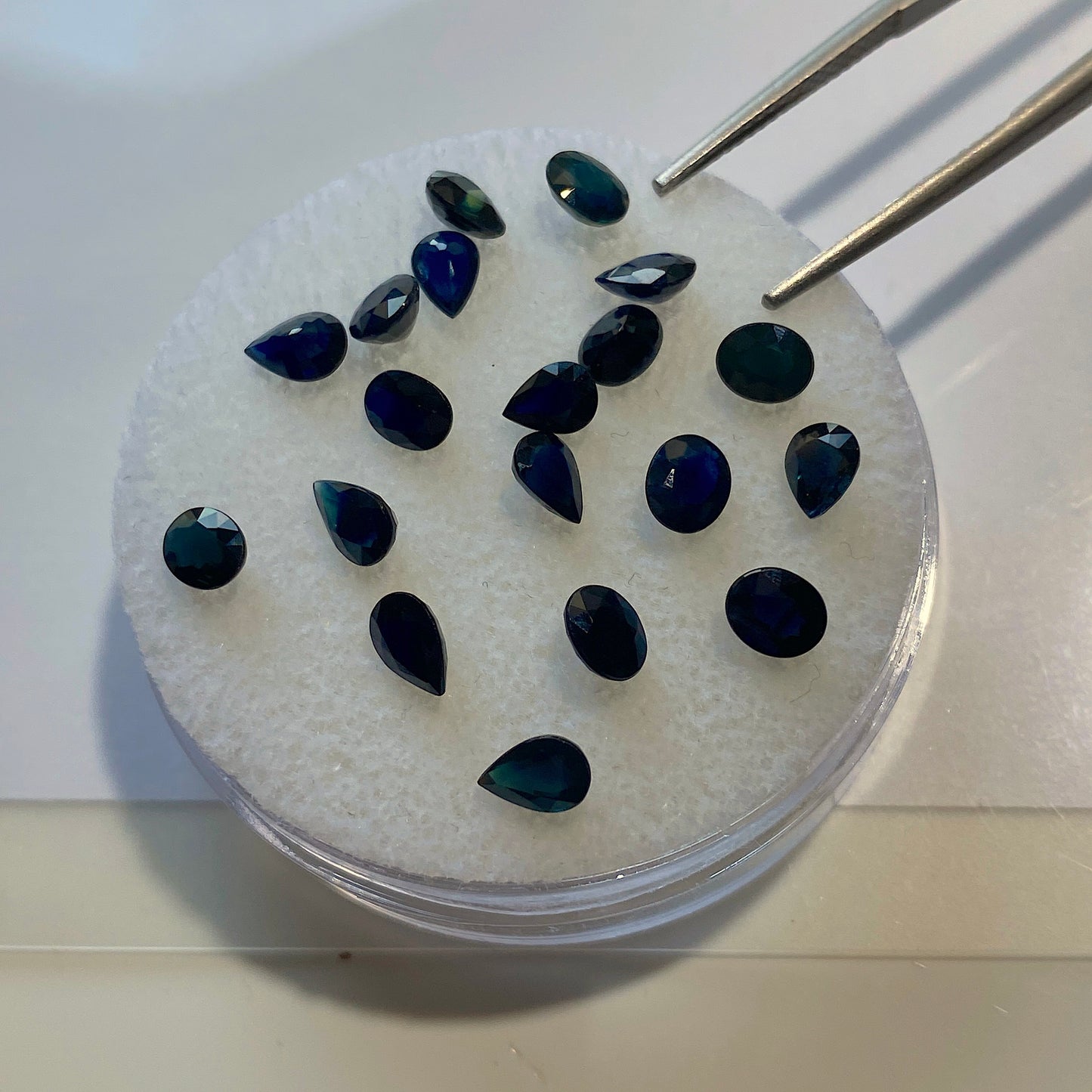 SAPPHIRE CORUNDUM GEMSTONES x 20 NATURAL STONES - SOUTH AFRICA 8.91Ct MFG3563