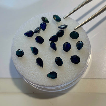 SAPPHIRE CORUNDUM GEMSTONES x 20 NATURAL STONES - SOUTH AFRICA 8.91Ct MFG3563