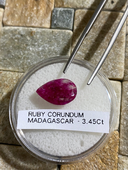 RUBY CORUNDUM NATURAL GEMSTONE : ANDREFANA, MADAGASCAR 3.45Ct MFG4855