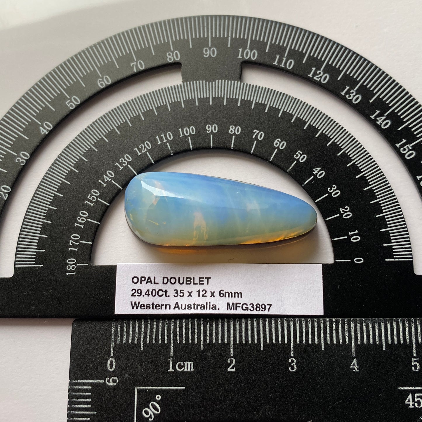 OPAL DOUBLET GEMSTONE - WESTERN AUSTRALIA. 29.40Ct MFG3897