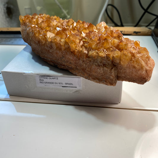 CITRINE QUARTZ LARGE SPECIMEN FROM IRAI, BRAZIL. 620g MF2144