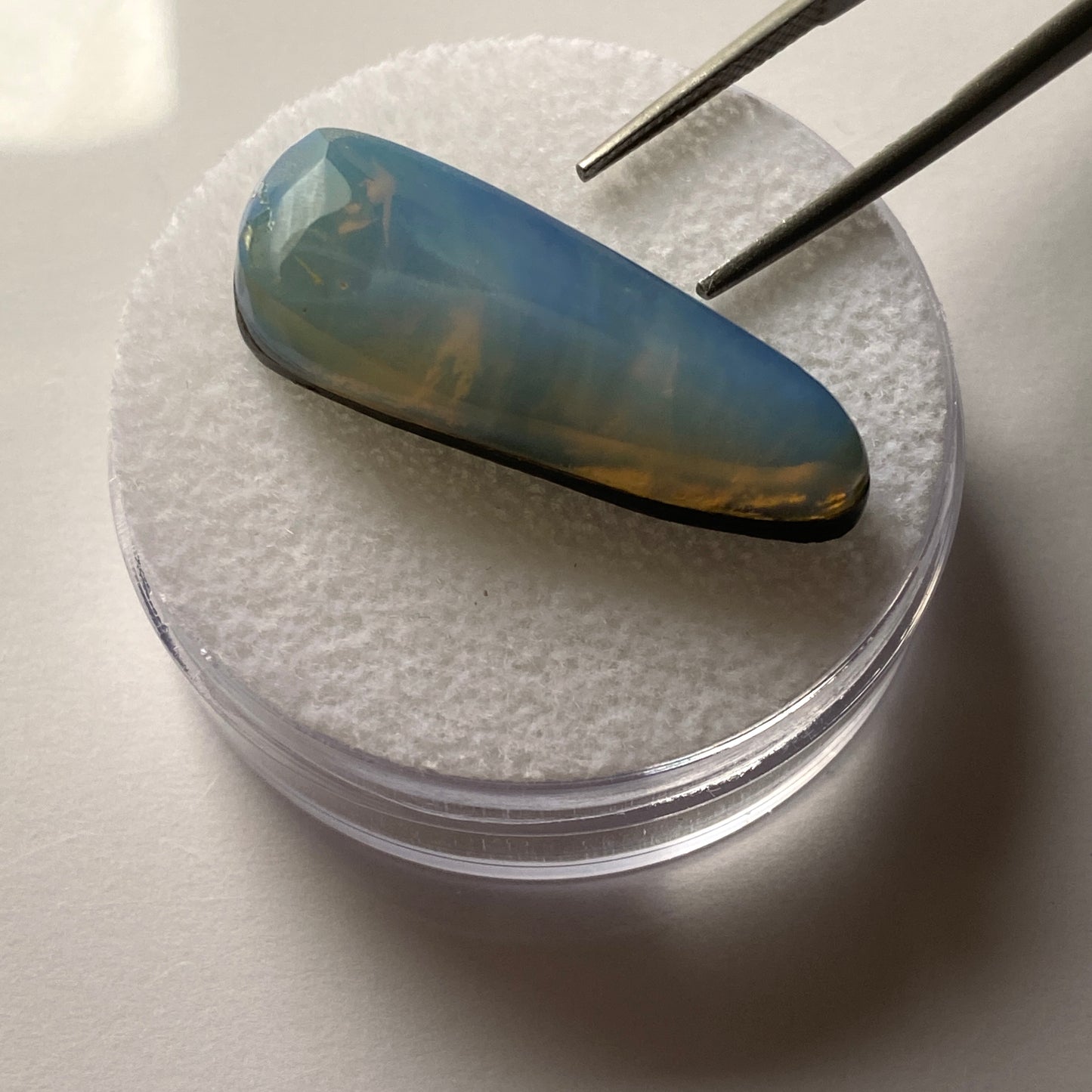 OPAL DOUBLET GEMSTONE - WESTERN AUSTRALIA. 29.40Ct MFG3897