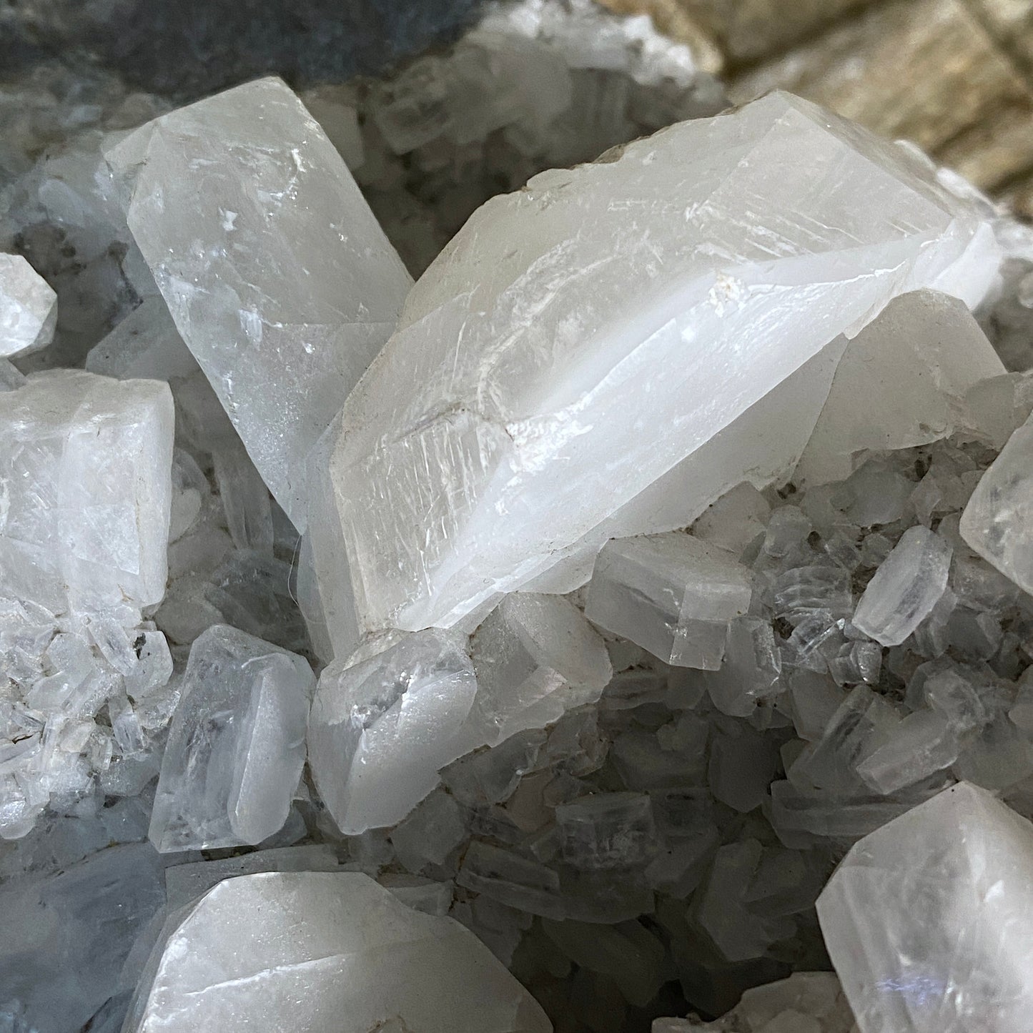 CALCITE CRYSTAL ASSEMBLAGE, NORTHERN CAPE, SOUTH AFRICA. SUBSTANTIAL 838g MF1594