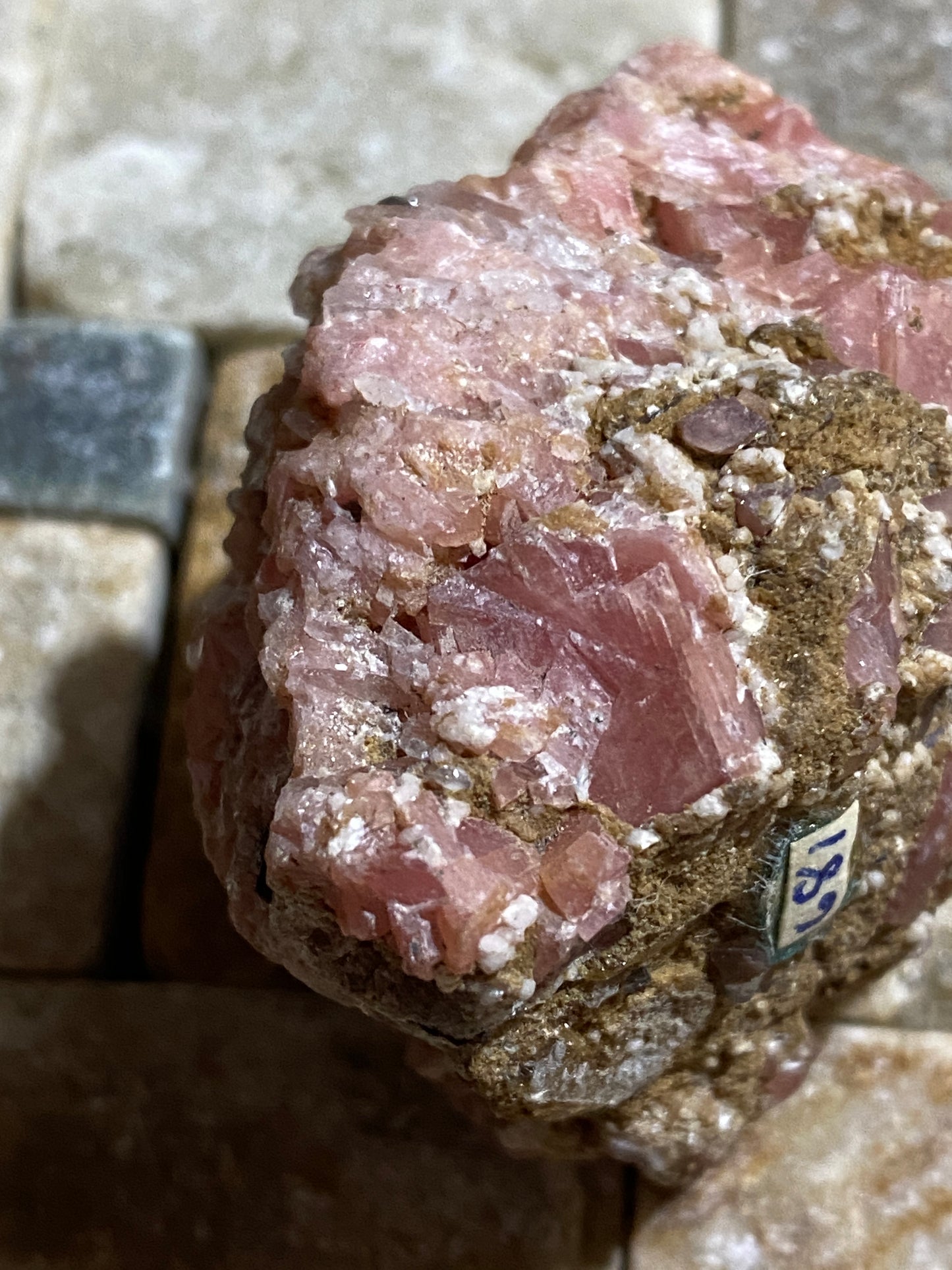 RHODOCHROSITE [ETC] : KARA-OBA, JAMBYL REGION, KAZAKHSTAN 61g MF4783