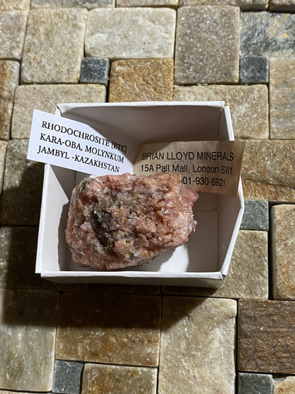 RHODOCHROSITE [ETC] : KARA-OBA, JAMBYL REGION, KAZAKHSTAN 61g MF4783