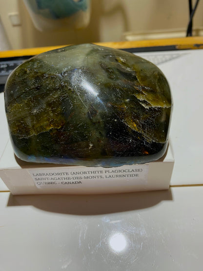 LABRADORITE [ ANORTHITE PLAGIOCLASE] : LAURENTIDES, CANADA  547g MF4748