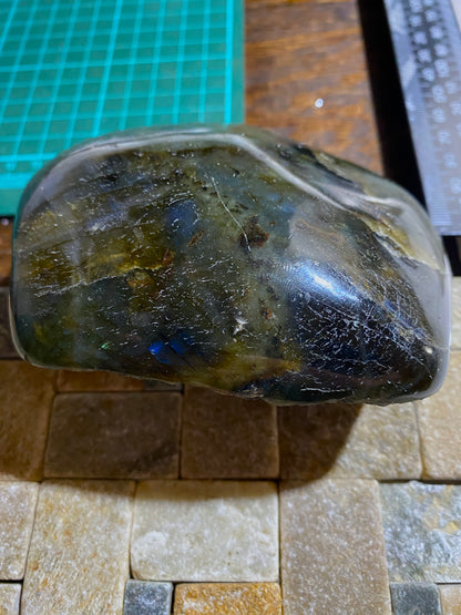LABRADORITE [ ANORTHITE PLAGIOCLASE] : LAURENTIDES, CANADA  547g MF4748
