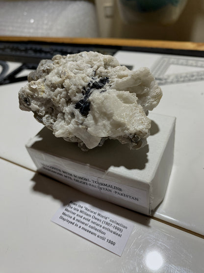 MUSCOVITE WITH MINOR SCHORL : HAROMOSH MTS, GILGIT-BALTISTAN, PAKISTAN 145g MF4750